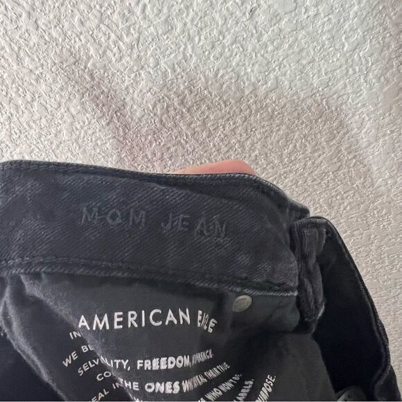 American Eagle Black High Rise‎ Distressed Mom Jeans Women's Size 2 Short - Picture 7 of 8